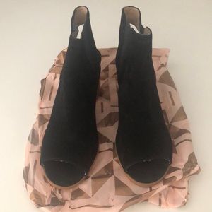 Anthropologie Side Gore Shootie